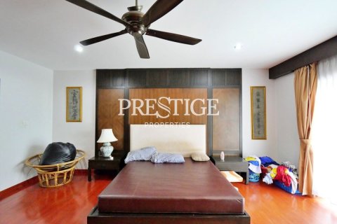 House in Pattaya, Thailand 7 bedrooms № 198683 - photo 25