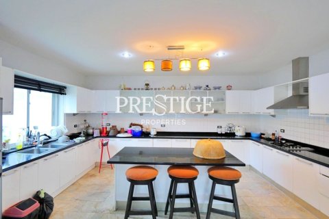House in Pattaya, Thailand 7 bedrooms № 198683 - photo 10