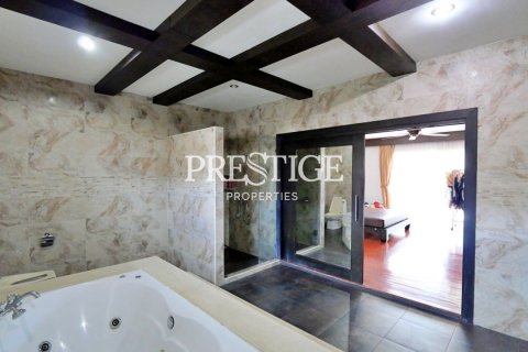 House in Pattaya, Thailand 7 bedrooms № 198683 - photo 29