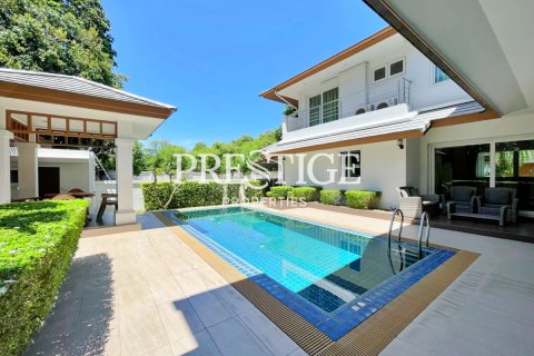House in Pattaya, Thailand 3 bedrooms № 198680 - photo 2