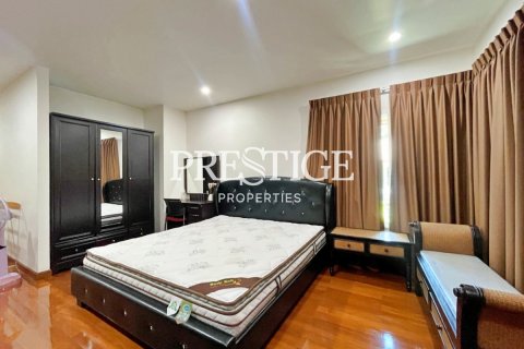 House in Pattaya, Thailand 3 bedrooms № 198680 - photo 10