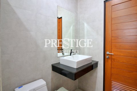 House in Pattaya, Thailand 3 bedrooms № 198680 - photo 17