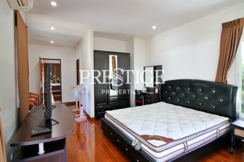 House in Pattaya, Thailand 3 bedrooms № 198680 - photo 9
