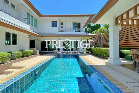 House in Pattaya, Thailand 3 bedrooms № 198680