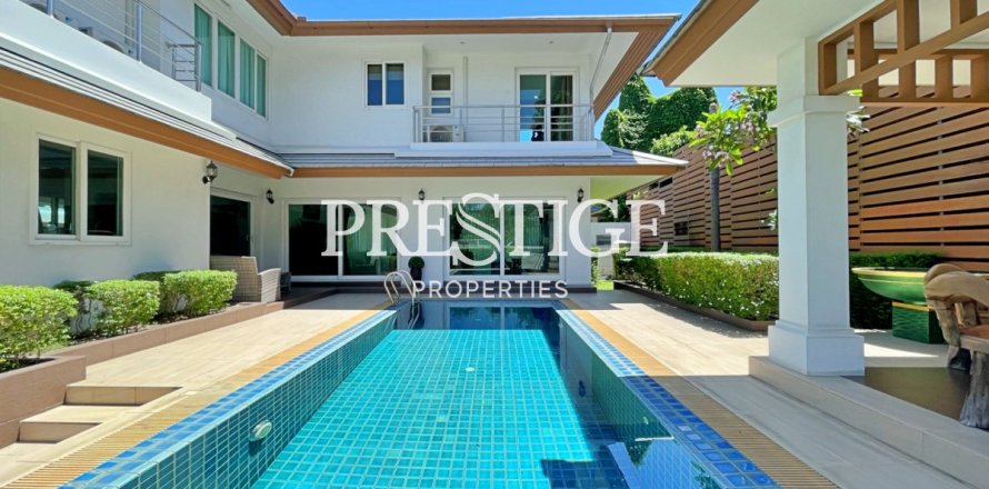 House in Pattaya, Thailand 3 bedrooms № 198680