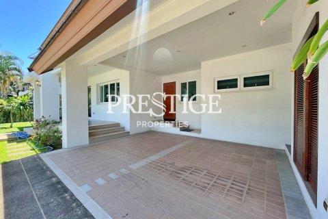 House in Pattaya, Thailand 3 bedrooms № 198680 - photo 21