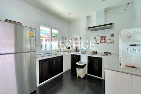 House in Pattaya, Thailand 3 bedrooms № 198680 - photo 8