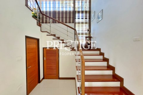 House in Pattaya, Thailand 3 bedrooms № 198680 - photo 20