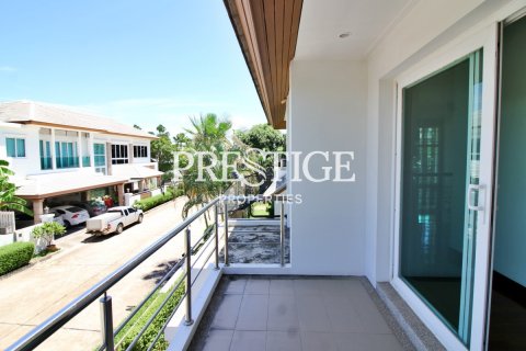 House in Pattaya, Thailand 3 bedrooms № 198680 - photo 19