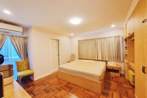 Condo à Watthana, Bangkok, Thaïlande, 2 chambres  № 140637 - photo 10