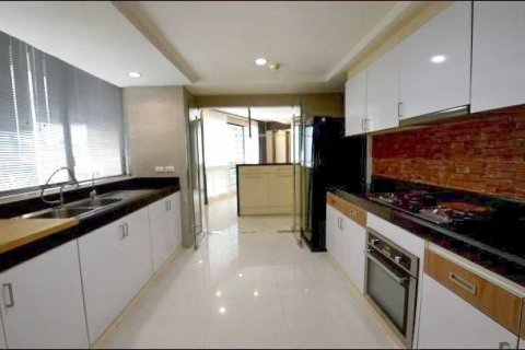 Кондоминиум с 3 спальнями в Клонг Тоэй, Бангкок, Таиланд № 148102 - фото 25