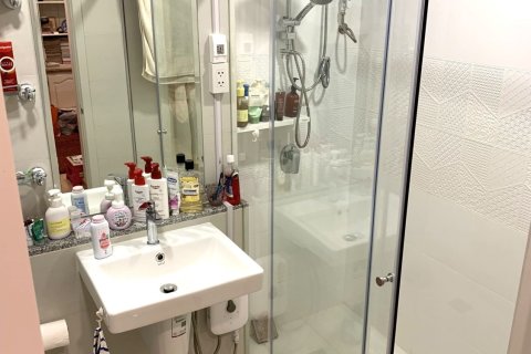 Condo in Bang Kapi, Bangkok, Thailand, 2 bedrooms  № 148105 - photo 17