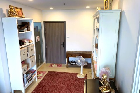 Condo in Bang Kapi, Bangkok, Thailand, 2 bedrooms  № 148105 - photo 2