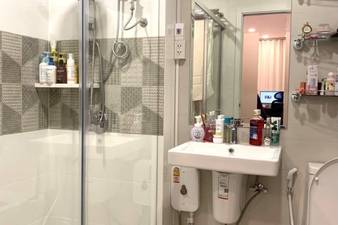 Condo in Bang Kapi, Bangkok, Thailand, 2 bedrooms  № 148105 - photo 13
