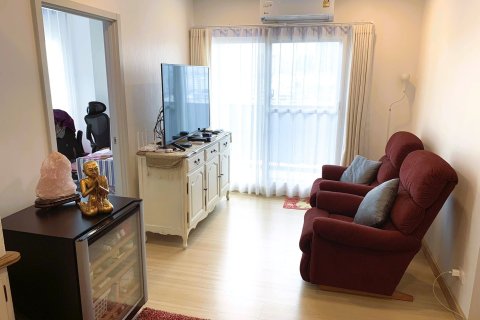 Condo in Bang Kapi, Bangkok, Thailand, 2 bedrooms  № 148105 - photo 1