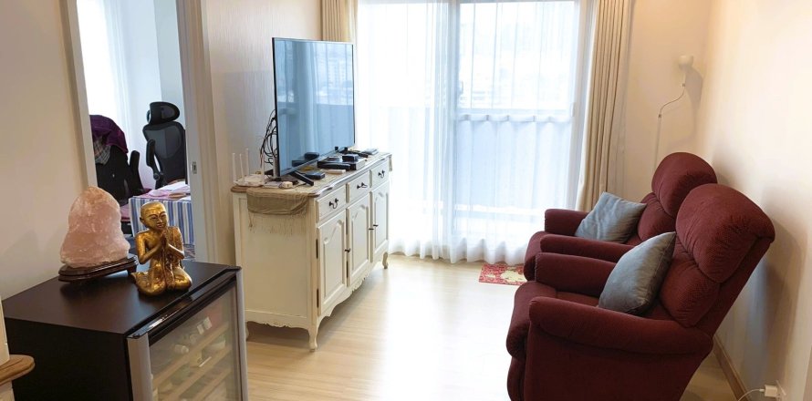 Condo in Bang Kapi, Bangkok, Thailand, 2 bedrooms  № 148105