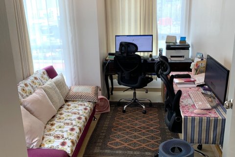 Condo in Bang Kapi, Bangkok, Thailand, 2 bedrooms  № 148105 - photo 4