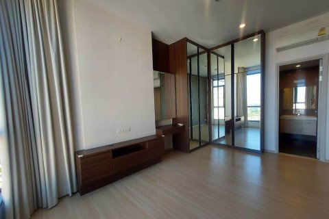 Condo à Huai Khwang, Bangkok, Thaïlande, 2 chambres  № 139054 - photo 4