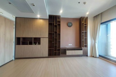 Condo à Huai Khwang, Bangkok, Thaïlande, 2 chambres  № 139054 - photo 2