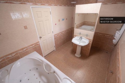 Villa à San Sai, Thaïlande 4 chambres № 136565 - photo 8