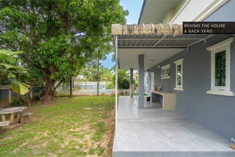 Villa à San Sai, Thaïlande 4 chambres № 136565 - photo 12