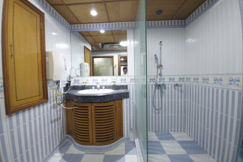 Кондоминиум с 3 спальнями в Ваттхане, Бангкок, Таиланд № 136566 - фото 15