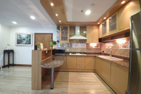 Кондоминиум с 3 спальнями в Ваттхане, Бангкок, Таиланд № 136566 - фото 2