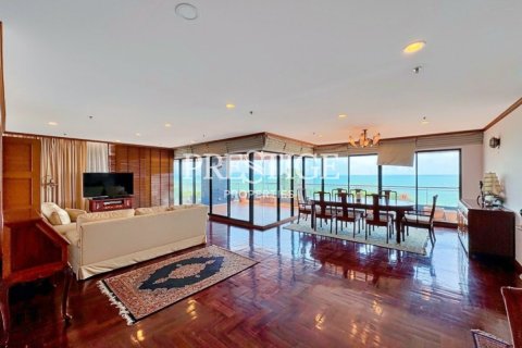 Condo in Pattaya, Thailand, 3 bedrooms  № 197612