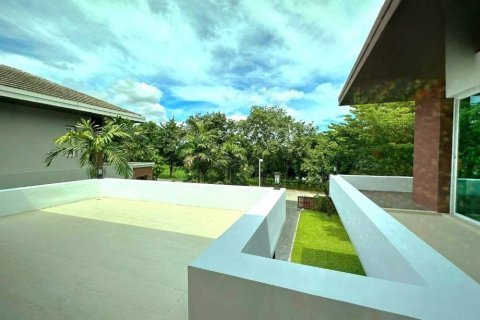 Villa in Bang Phli Yai, Thailand 3 bedrooms № 133699 - photo 12
