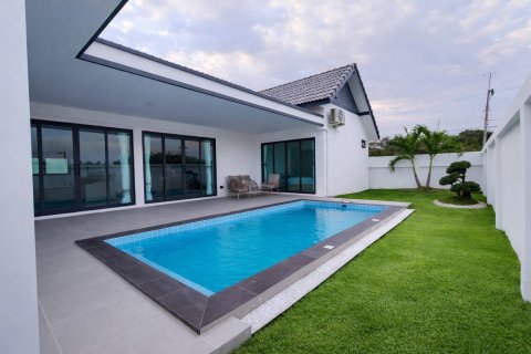 Villa in Hua Hin, Thailand 4 bedrooms № 169128 - photo 1