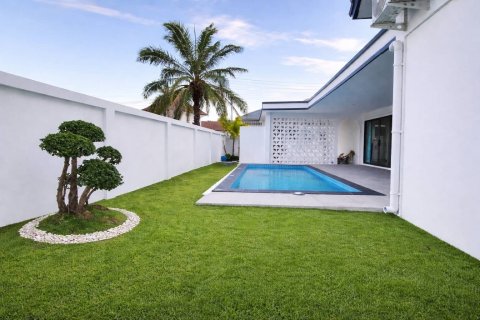 Villa in Hua Hin, Thailand 4 bedrooms № 169128 - photo 2