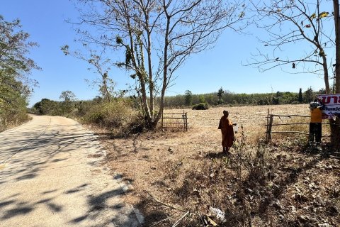 Terrain à Sakon Nakhon, Thaïlande 43200 m2 № 164334 - photo 5