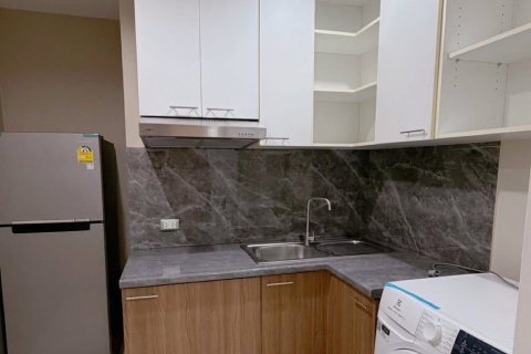 Studio dans le Condo à Yan Nawa, Bangkok, Thaïlande  № 164339 - photo 5