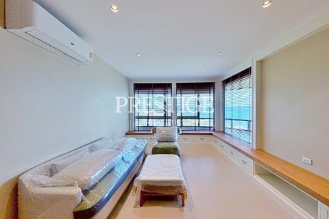 Condo in Pattaya, Thailand, 2 bedrooms  № 198128