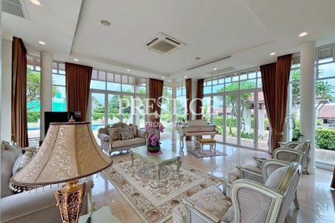 House in Pattaya, Thailand 4 bedrooms № 198125 - photo 3