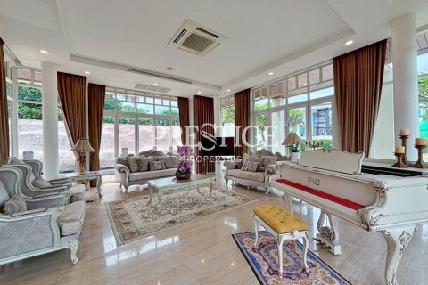House in Pattaya, Thailand 4 bedrooms № 198125 - photo 4