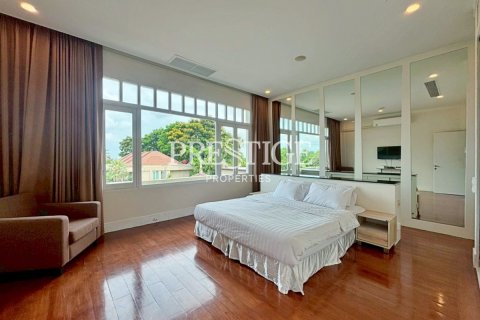 House in Pattaya, Thailand 4 bedrooms № 198125 - photo 10