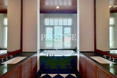 House in Pattaya, Thailand 4 bedrooms № 198125 - photo 12