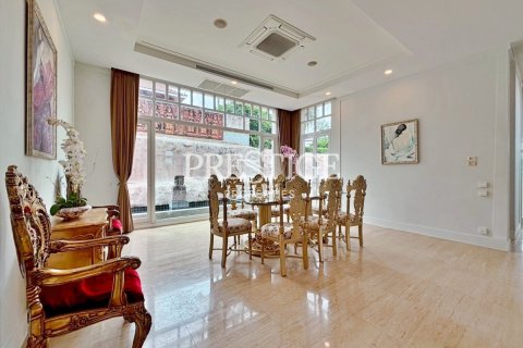House in Pattaya, Thailand 4 bedrooms № 198125 - photo 7