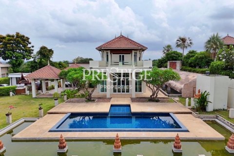 House in Pattaya, Thailand 4 bedrooms № 198125 - photo 25