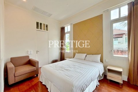 House in Pattaya, Thailand 4 bedrooms № 198125 - photo 14