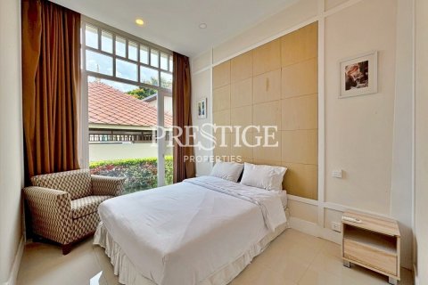 House in Pattaya, Thailand 4 bedrooms № 198125 - photo 17