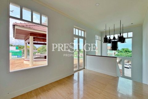 House in Pattaya, Thailand 4 bedrooms № 198125 - photo 22