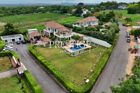House in Pattaya, Thailand 4 bedrooms № 198125 - photo 29