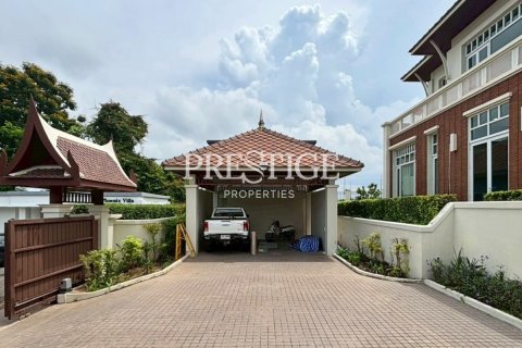 House in Pattaya, Thailand 4 bedrooms № 198125 - photo 24