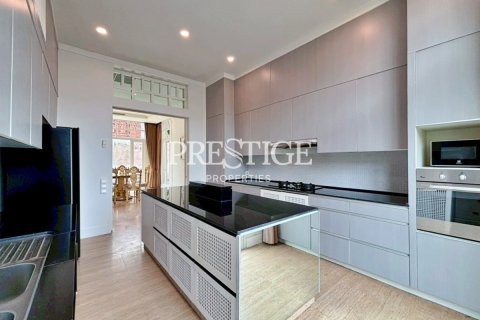 House in Pattaya, Thailand 4 bedrooms № 198125 - photo 9