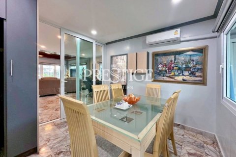 House in Pattaya, Thailand 9 bedrooms № 198129 - photo 21