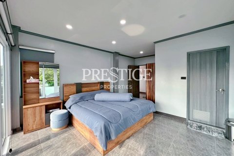 House in Pattaya, Thailand 9 bedrooms № 198129 - photo 17