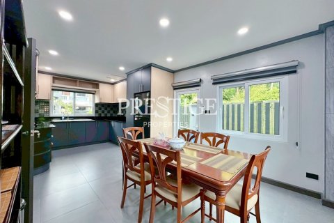 House in Pattaya, Thailand 9 bedrooms № 198129 - photo 13