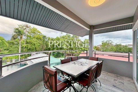 House in Pattaya, Thailand 9 bedrooms № 198129 - photo 9